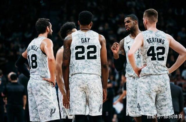 武体教授谈三镇输海牛：线上线下骂声一片，还不如上全替补（武体教授评三镇不敌海牛：线上线下骂声四起，倒不如派全替补）