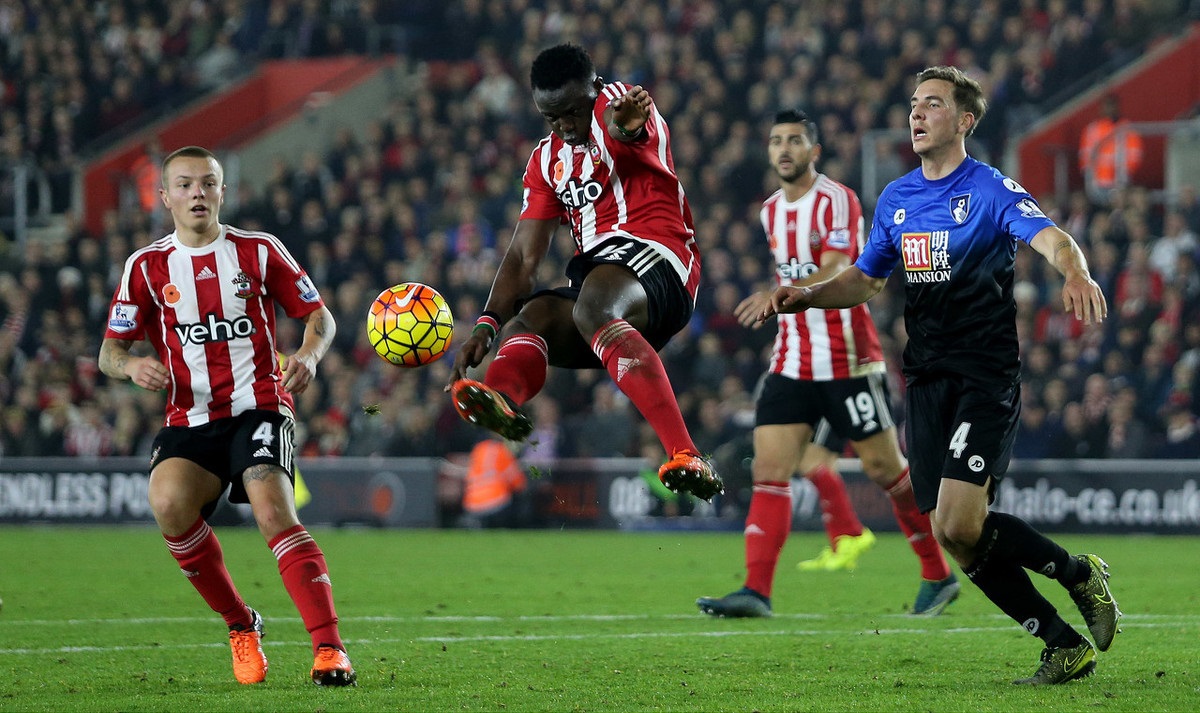 跟队：卡马文加将提前返回皇马，不过他的伤势并不严重（随队消息：卡马文加提前回归皇马，伤情无大碍）