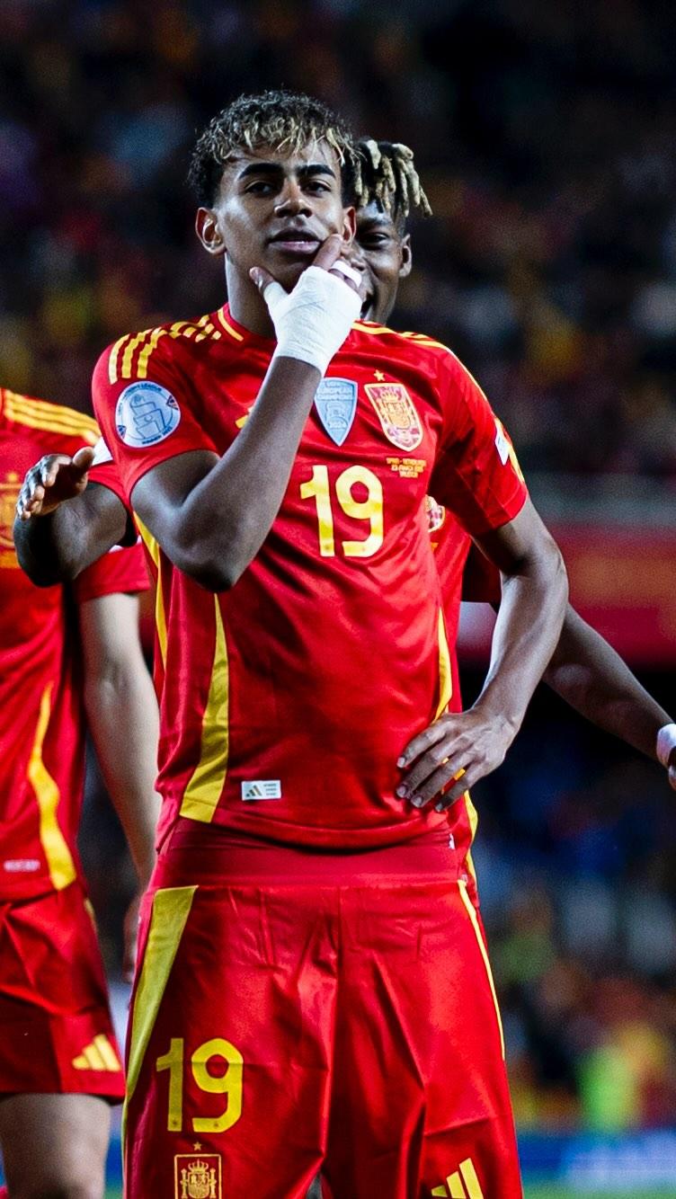 艾纳维：打进罗马处子球像做梦一样；专注和那不勒斯的榜首战（艾纳维称罗马处子球如梦，现聚焦与那不勒斯的榜首之战）