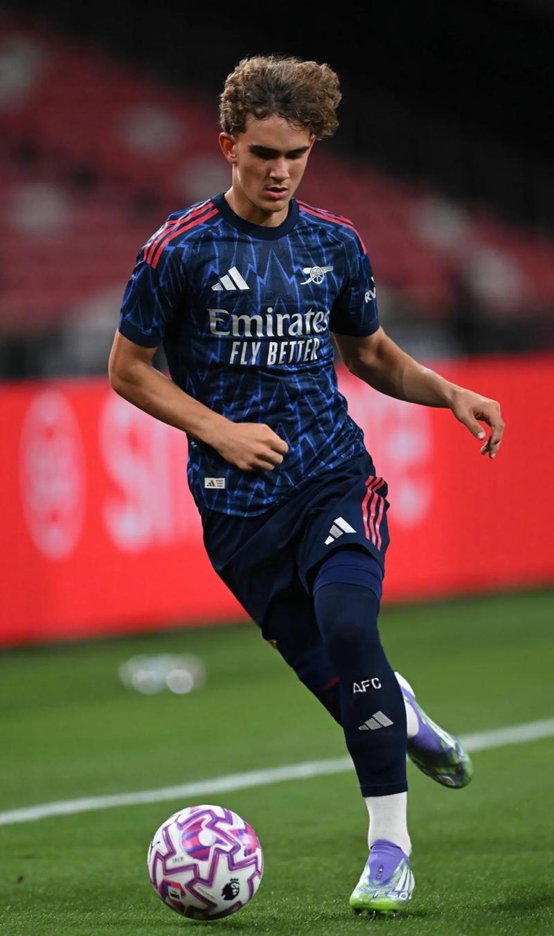 德乙战报：舒勒双响，赫尔戈塔传射，菲尔特3-3柏林赫塔（德乙快讯：舒勒梅开二度，赫尔戈塔传射建功，菲尔特3-3战平柏林赫塔）