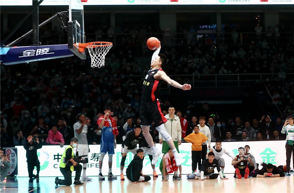 迪卡尼奥：索默瞎扑救导致丢球；恰20本应该犯规阻止米兰反击（迪卡尼奥怒批索默扑救失误酿丢球：恰20应战术犯规遏制米兰反击）