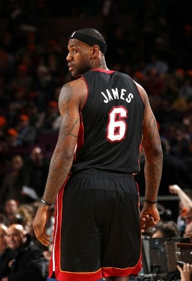 北京近期体育赛事：空手道、跑酷、速度滑冰轮番上演（北京近期体坛热力不断：空手道、跑酷、速度滑冰接连登场）